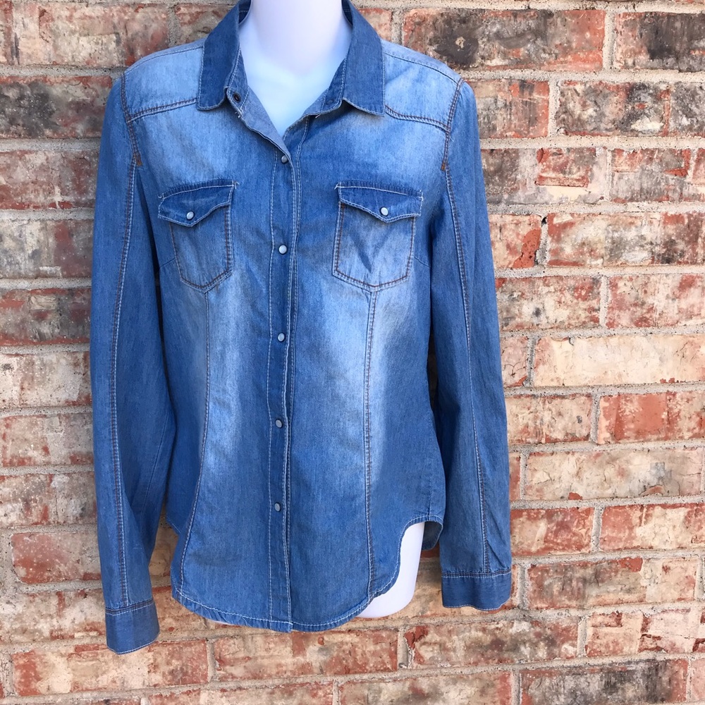 Long sleeve Chambray shirt with Pearl Snap (MED)